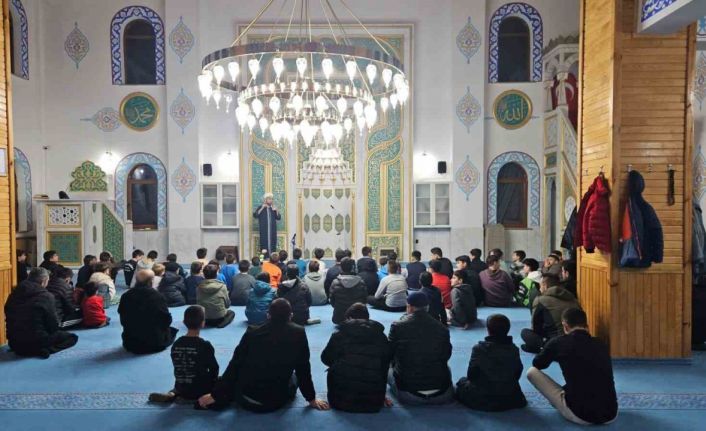 Bilecik’te "Vakti Kuşanmak" projesi kapsamında öğrenciler camide buluştu