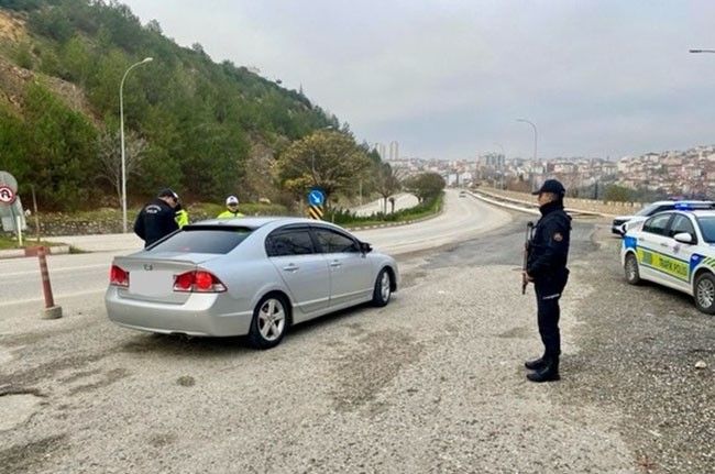 Bilecik’te yasal kalış hakkı bulunmayan 2 kişi yakalanarak, sınır dışı süreçleri başlatıldı