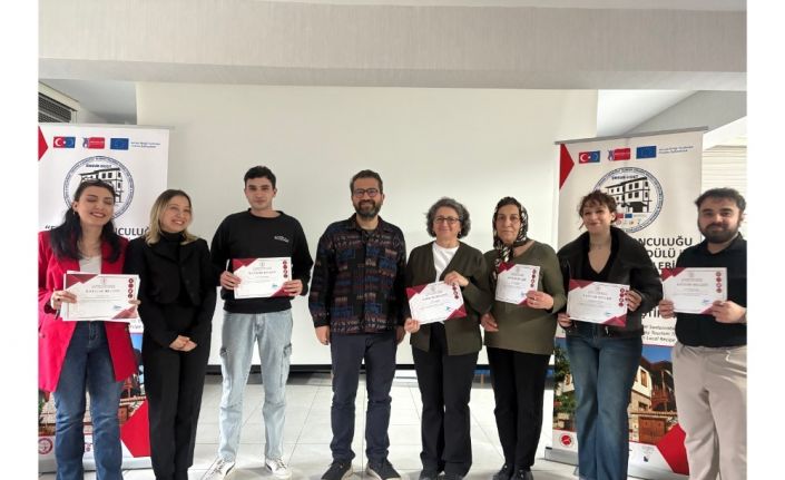 Bin kişiye ev pansiyonculuğunu öğrenerek sertifika aldı