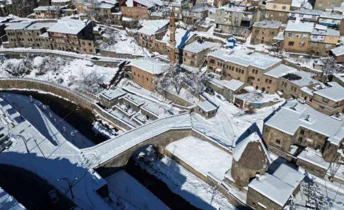 Bitlis’te karla gelen güzellik