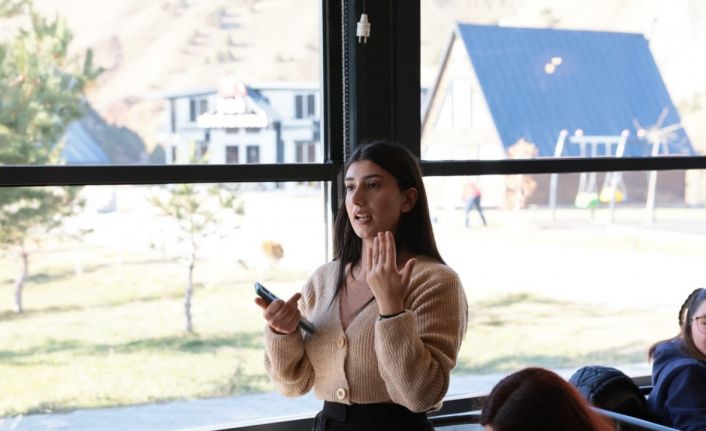 ‘Biz Bir Aileyiz’ Projesinde öğrencilerle buluşma