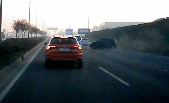Bolu’da kaza anı güvenlik kamerasında: Makasa giren araç kazaya neden olmuş