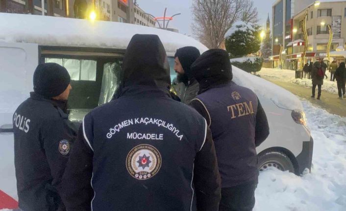 Bolu’da yılbaşı gecesi öncesi sıkı denetim: Tek tek kimlik kontrolü yapıldı