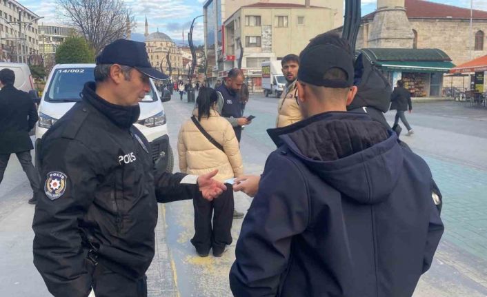 Bolu’nun en işlek caddesinde kaçak göçmen uygulaması