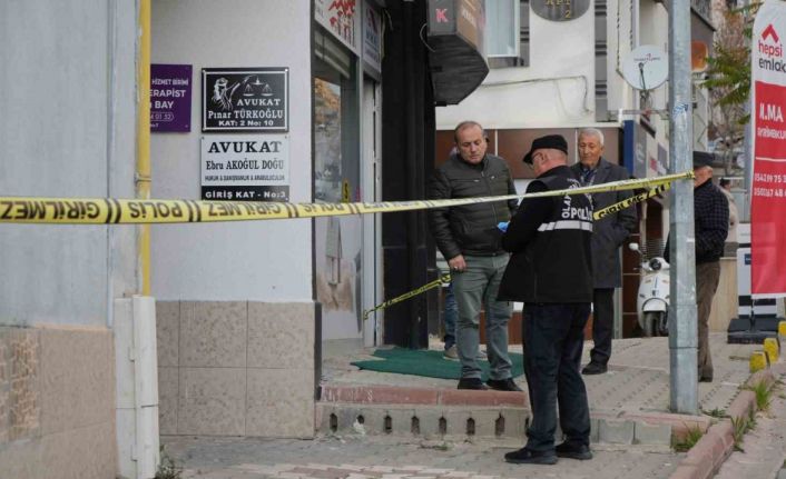 Boşanma görüşmesinde kayınpederinin ağır yaraladığı kadın yaşam mücadelesini kaybetti