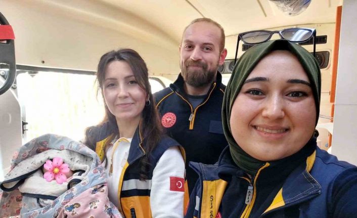 Bozdoğanlı ailenin bebeği ambulansta dünyaya geldi