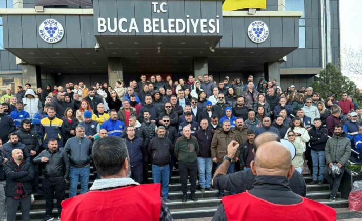 Buca Belediyesinde işçiler yeniden iş bıraktı, çöpler birikmeye başladı