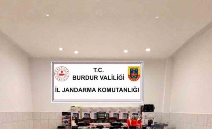 Burdur’da 1 milyon 300 bin liralık kaçak ürün ele geçirildi: 1 gözaltı