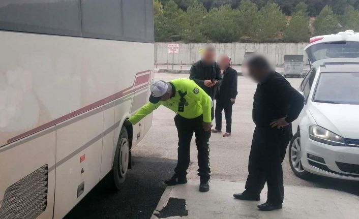 Burdur’da polis ekiplerinden kış lastiği denetimi