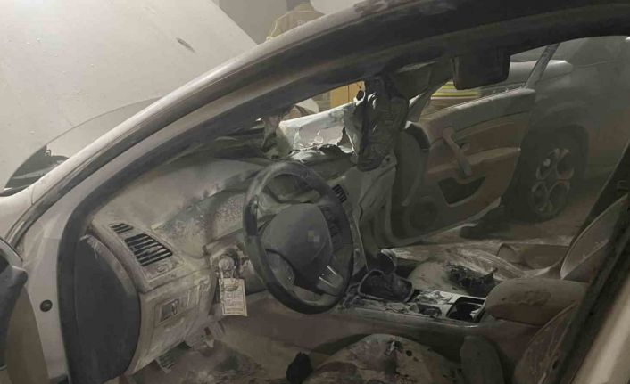 Bursa’da kapalı otoparkta yanan otomobil paniğe neden oldu