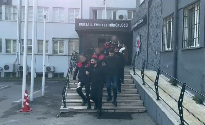 Bursa’da ‘servis açmadınız’ diye silahlı saldırı düzenleyip 6 kişiyi yaralayan şüphelilere operasyon : 10 şüpheli gözaltına alındı
