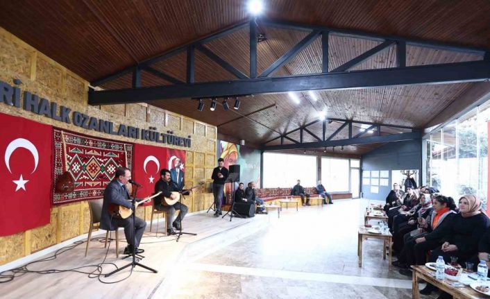 Büyükşehir, 33 kadın muhtarı anlamlı günde bir araya geldi