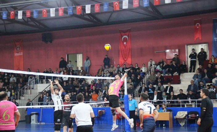 Çal’da düzenlenen voleybol turnuvasında final maçları heyecanı zirveye taşıdı