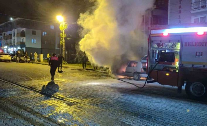 Çalıştırdığı aracı bir anda alev aldı, sürücü son anda kurtuldu