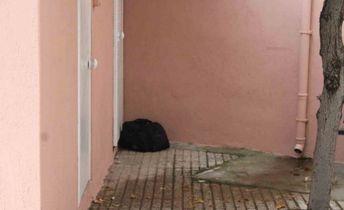 Camii avlusunda şüpheli çanta paniği