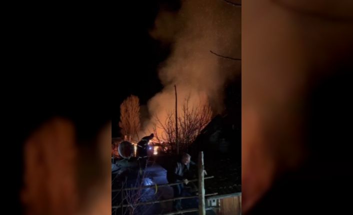 Çankırı’da köyde çıkan yangında iki ev küle döndü