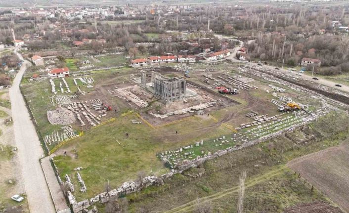 Çavdarhisar Aizanoi Antik Kenti’nde kazı ve restorasyon çalışmaları devam ediyor