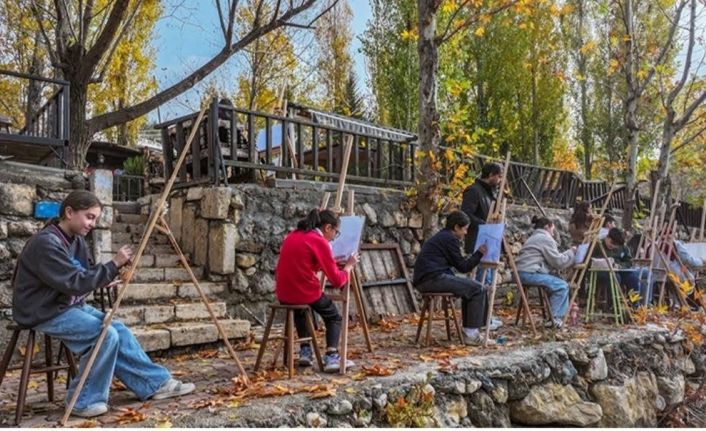 Çermik’te öğrenciler tarihi ve doğayı tuvale taşıyor