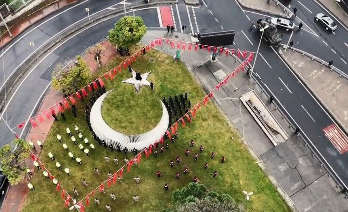 Çevik kuvvet personelinden şehitler için anlamlı anma