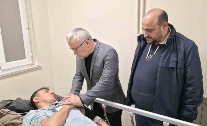 Cezaevi otobüsü kaza yaptı, Vali Şimşek yaralıları ziyaret etti