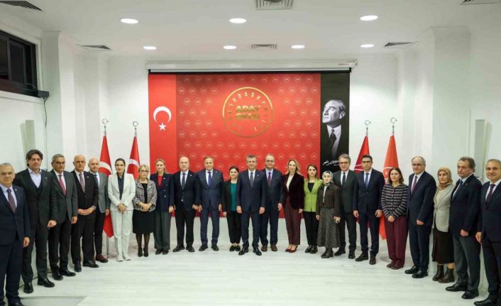 CHP Genel Başkanı Özel: "Cumhurbaşkanlığı Aday Ofisimizin temel gündemi, ekonomik ve sosyal krizdir"