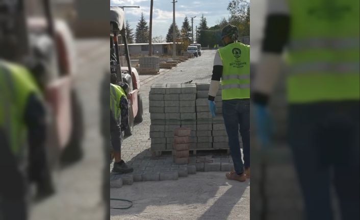 Çivril Belediyesi uzun yıllardır yapılmayan Kızılcasöğüt Mahallesi üst yapı çalışmalarına başladı