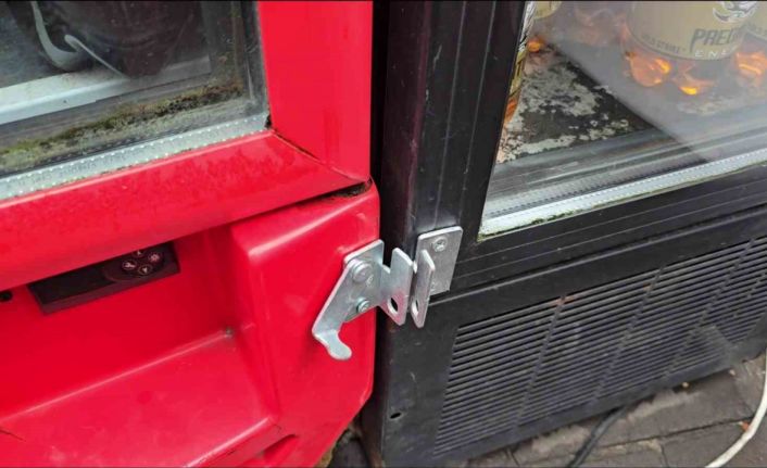 Çocuklar büfenin kilidini çözdü: İşletmeci isyan etti