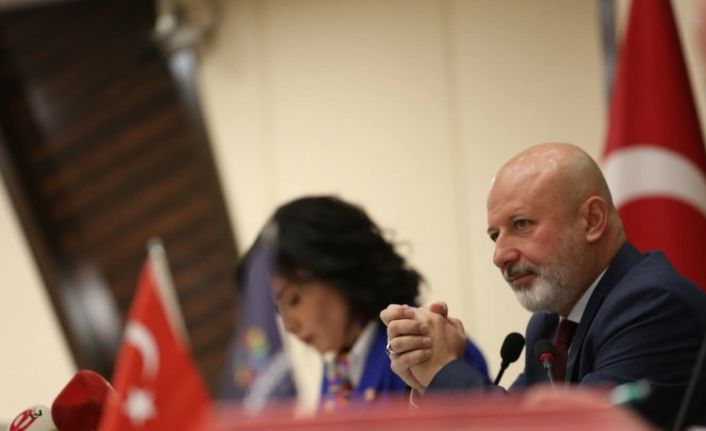 Çolakbayrakdar: "Kimse sahte kahramanlık peşine düşmesin"