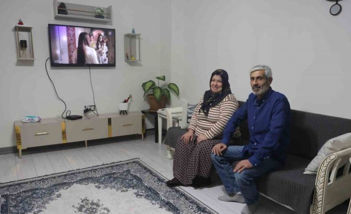 DEM partili milletvekilinin ‘Şantiye şefi’ yakıştırmasını yaptığı Bakan Kurum’a yuvasına kavuşan depremzedelerden destek