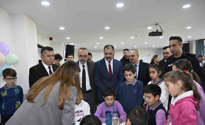 Demirci’de öğrenciler insan haklarını atölyelerde keşfetti