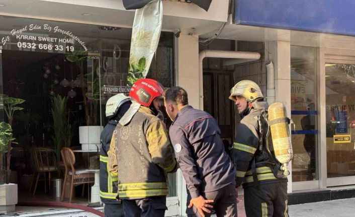 Depoda başlayan yangın mahallede paniğe yol açtı