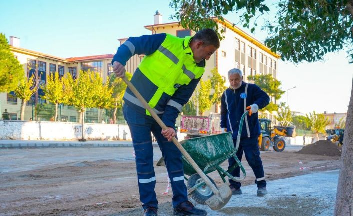 Didim’de yol çalışmaları hız kesmeden devam ediyor