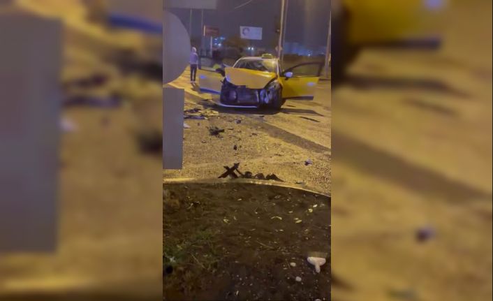 Diyarbakır’da iki otomobil çarpıştı: 2 yaralı