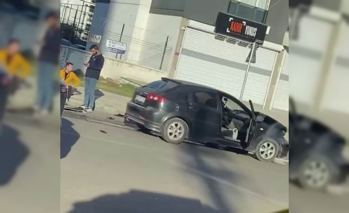 Diyarbakır’da otomobiller çarpıştı: 2 yaralı