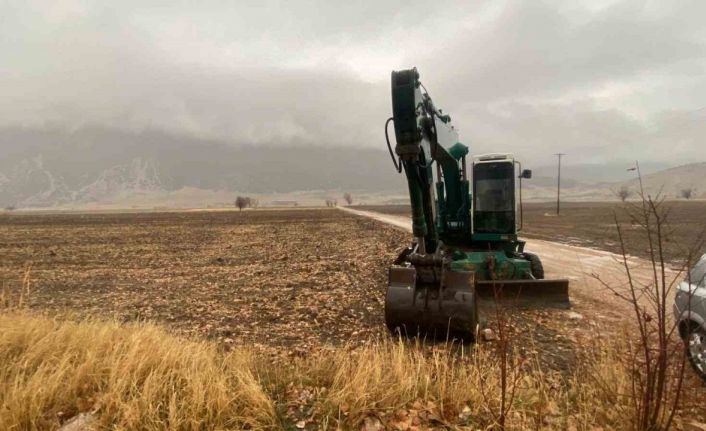 DSİ’ye ait kepçenin çalınıp define arandığı iddiası