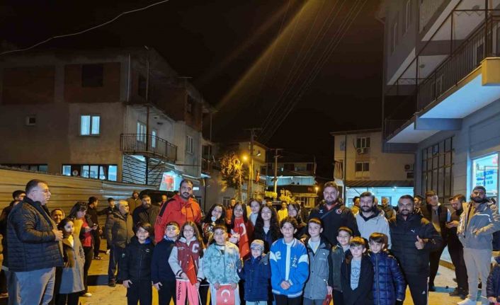 Dünya şampiyonu Zehra’yı mahalle sakinleri törenle karşıladı