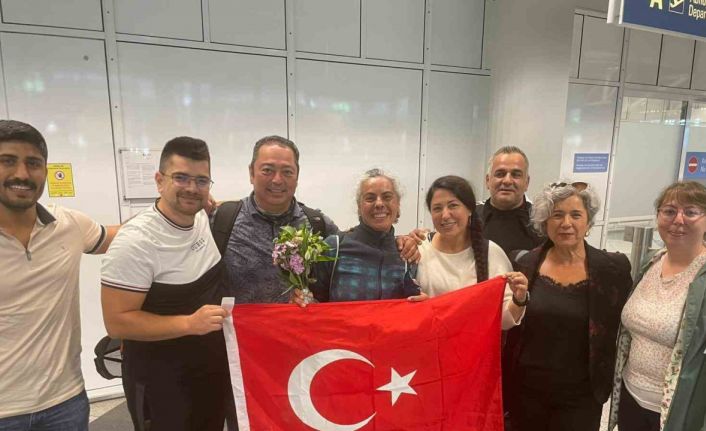 Dünyanın en yüksek 2.dağına tırmanıp tarihe geçen Türk kadın dağcı o anları anlattı