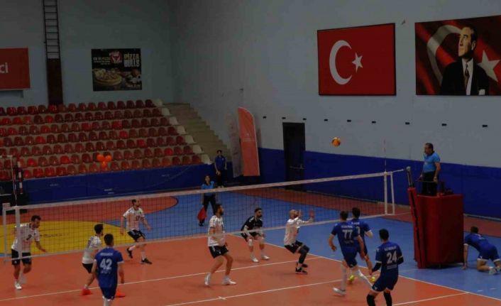 Düzce Belediyesi Spor Akademisi evinde Niksar Belediyespor’u 3-1 ile geçti