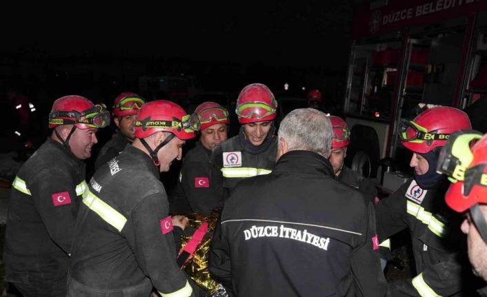 Düzce itfaiyesine enkazda arama kurtarma eğitimi