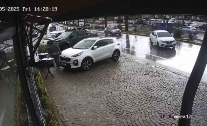 El freni çekilmeyen otomobil, başka araca çarptı