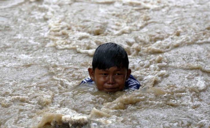 Endonezya’daki selde can kaybı 753’e yükseldi