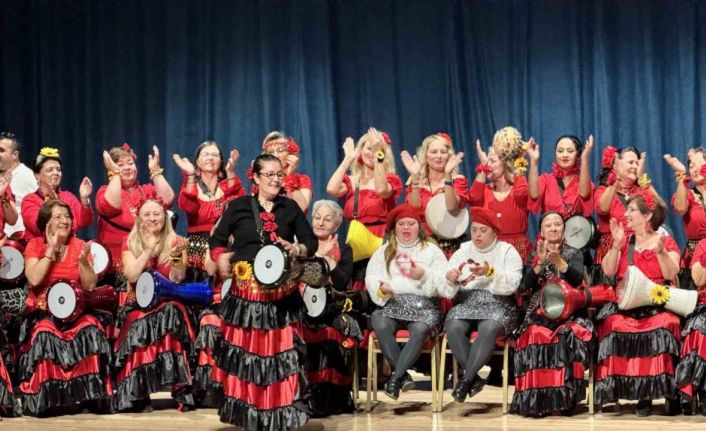 Engelli bireyler, darbuka ritim grubunun konseriyle eğlendi