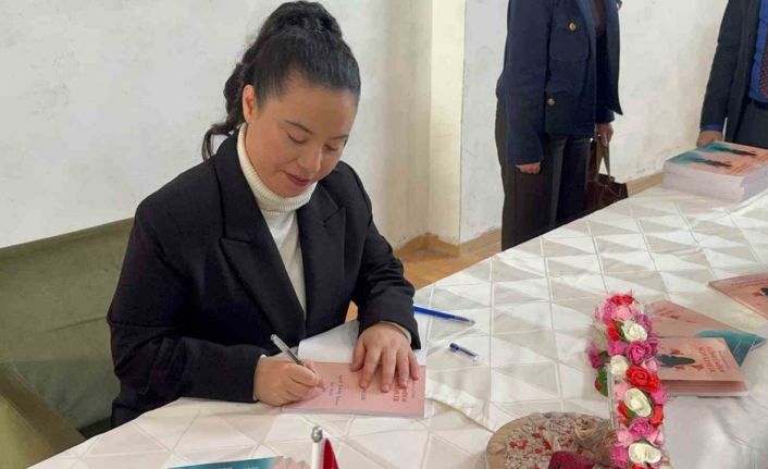 Engelli Ümmühan, ilk kitabını Cumhurbaşkanı Erdoğan’a yazdı