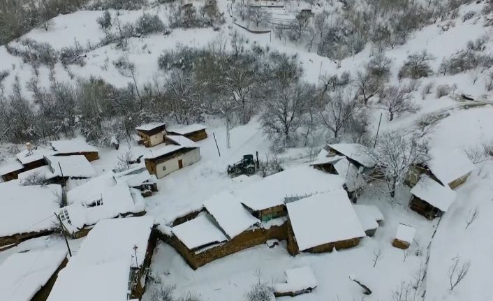 Erzincan’da kar ve tipi ulaşımı olumsuz etkiledi: 12 köy yolu kapandı