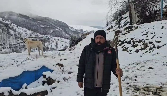 Erzincan’ın Refahiye ilçesinde kar yağışı etkili oldu