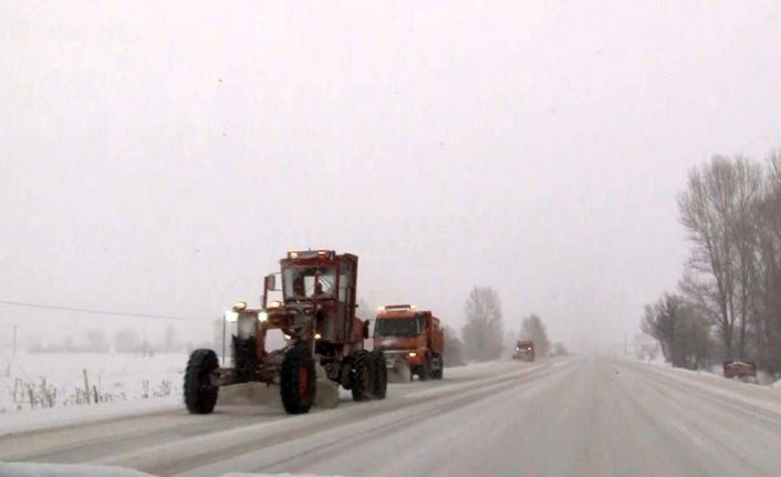 Erzincan’ın yüksek kesimlerinde kar yağışı etkili oldu