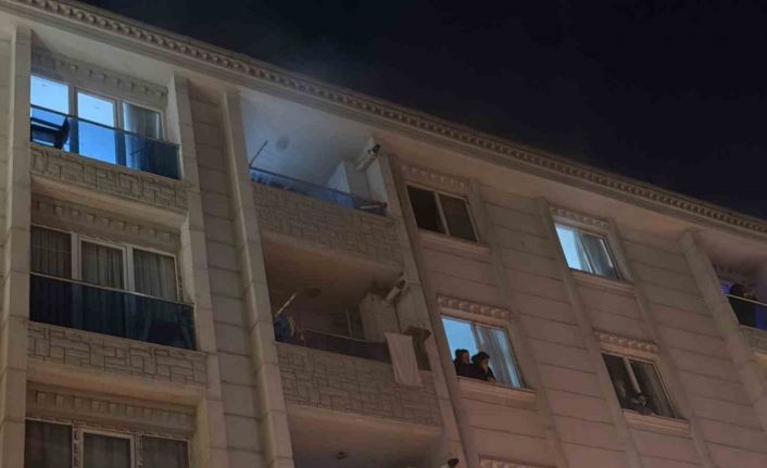 Esenyurt’ta 5 katlı binada yangın paniği: Bina tahliye edildi