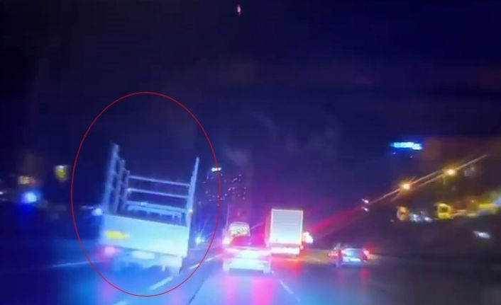 Esenyurt’ta alkollü sürücü makas atıp kaza yaptı; o anlar kamerada