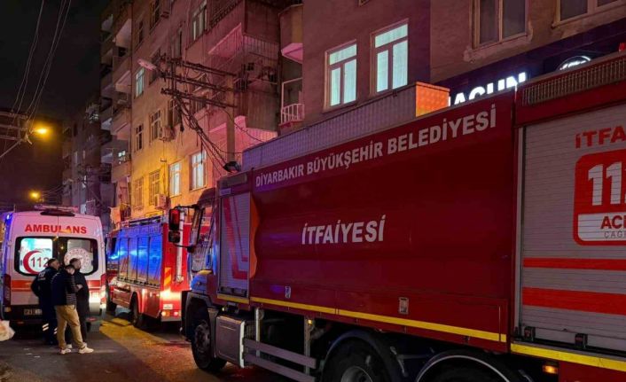 Eşiyle tartıştı, evini ateşe verdi