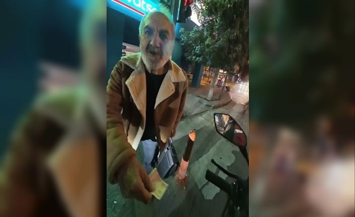 Eskişehir’de yürek ısıtan karşılıklı hediyeleşme görüntüleri